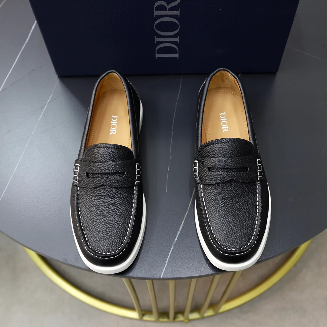 Ex-factory price: 540🙅‍♂️🙅‍♂️🙅‍♂️ Brand: Dior DIOR Standard code: Men's code 38/44 (45 can be customized) Grade: Same as the official website Material: Original cowhide stitching, cowhide lining, original TPU wear-resistant soft outsole Style categories: Leisure and sports version, footwear for driving, young fashion, European and American trends, British style Color: actual picture color